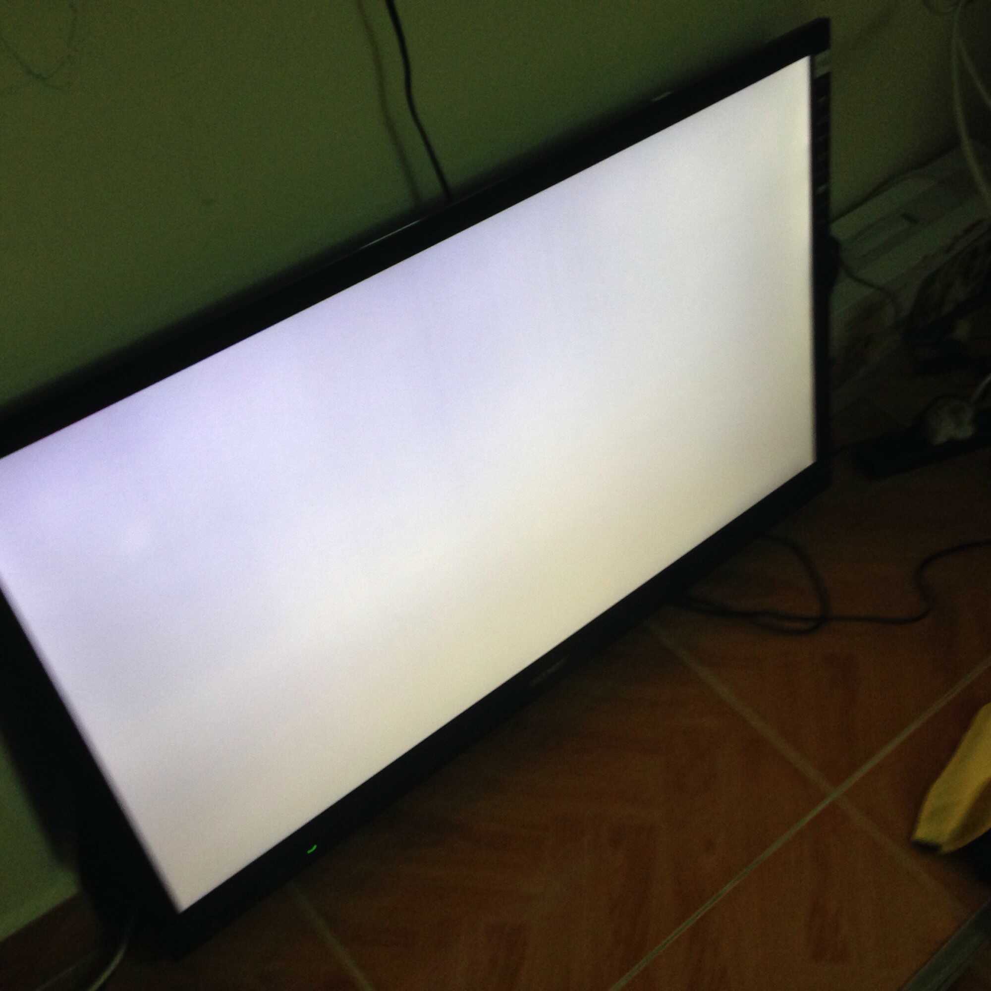Màn Hình Tivi LG Bị Mờ Sương Trắng Xóa